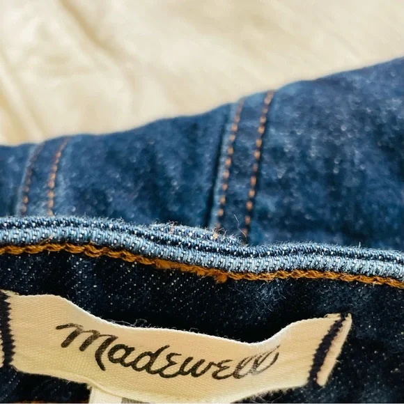 Madewell SIZE 27 TALL CURVY 90s straight high rise jeans in Norman Wash